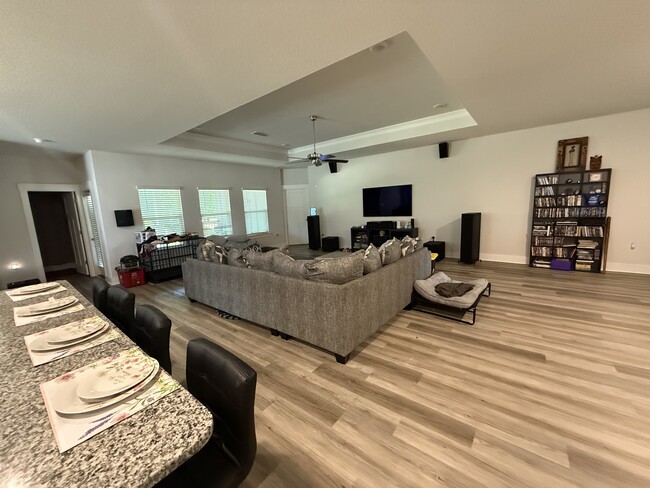 Foto del edificio - 6080 Rutherford Lp
