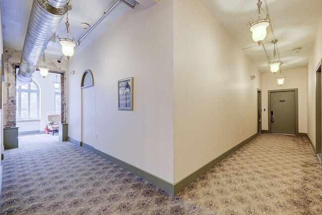 Foto del edificio - Designer condo with a private rooftop terrace