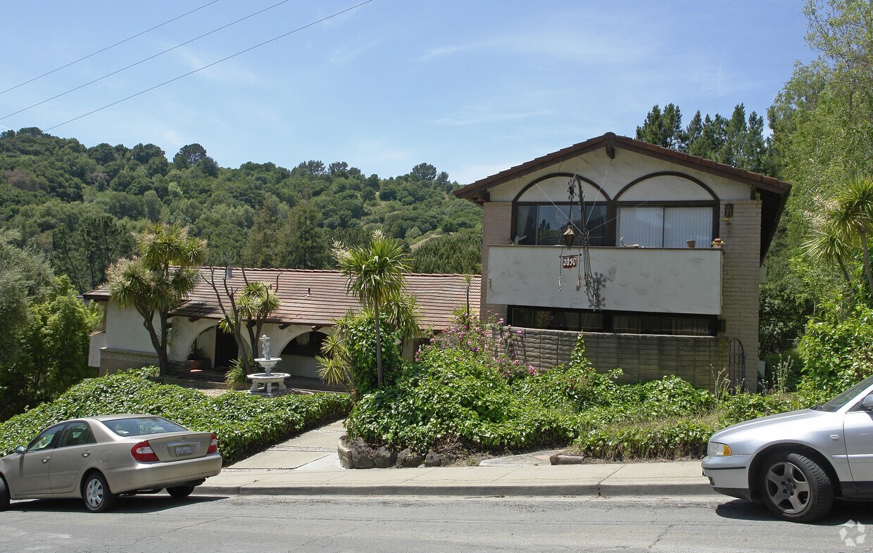 Primary Photo - 2056 Ascot Dr