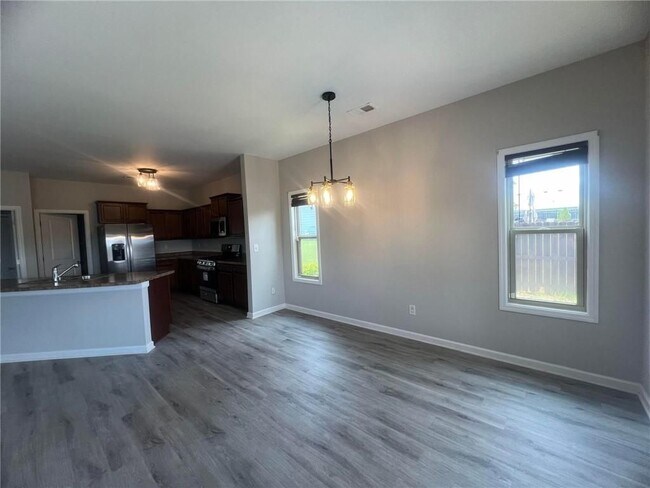 Building Photo - 1053 Sutherland Dr