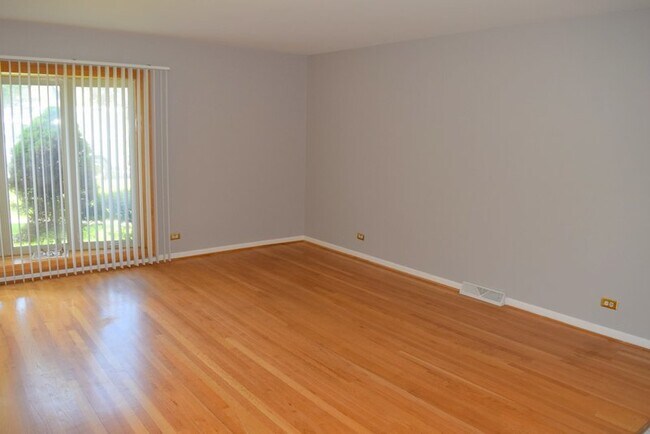 Building Photo - 1443 Phoenix Dr