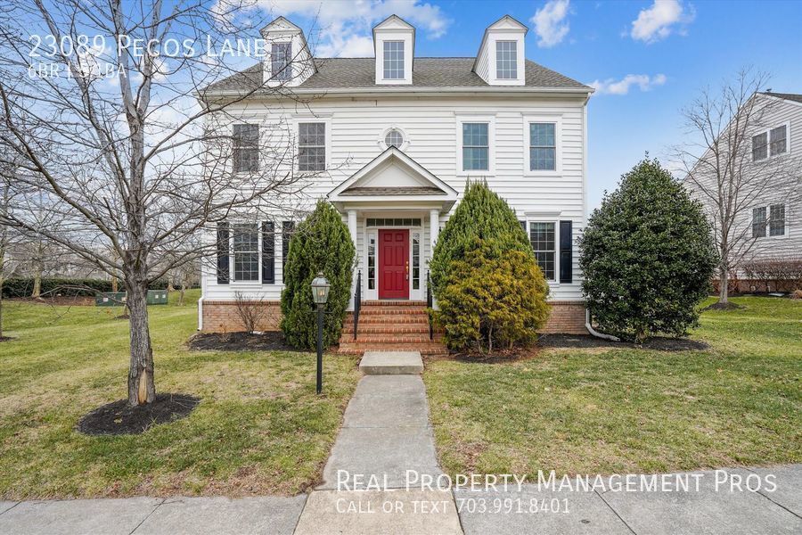 Primary Photo - Beautifully Maintained 6 Bedroom 5.5 Bath ...