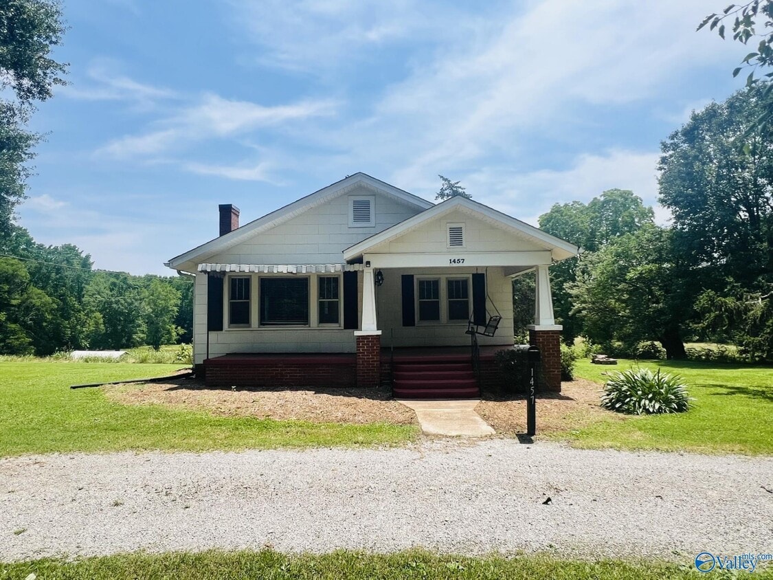 Primary Photo - 1457 Jeff Rd NW