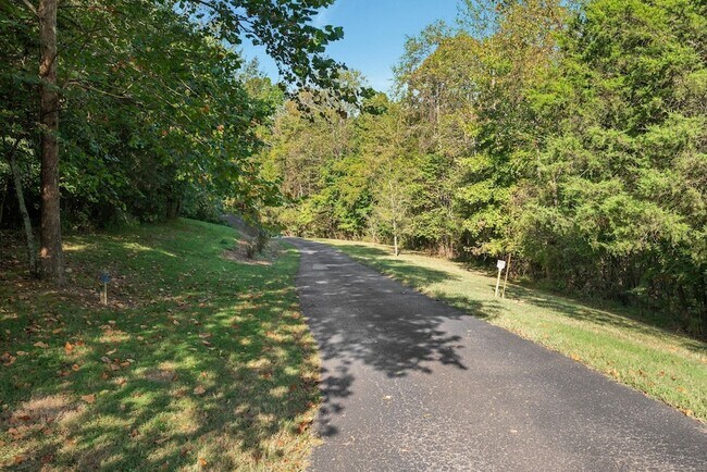 Foto del edificio - 1079 Ridgecrest Dr