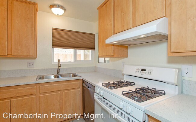 Building Photo - 2 br, 1 bath House - 1374 Panorama Ridge Rd
