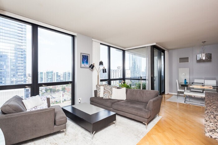 Primary Photo - 210 N Des Plaines St