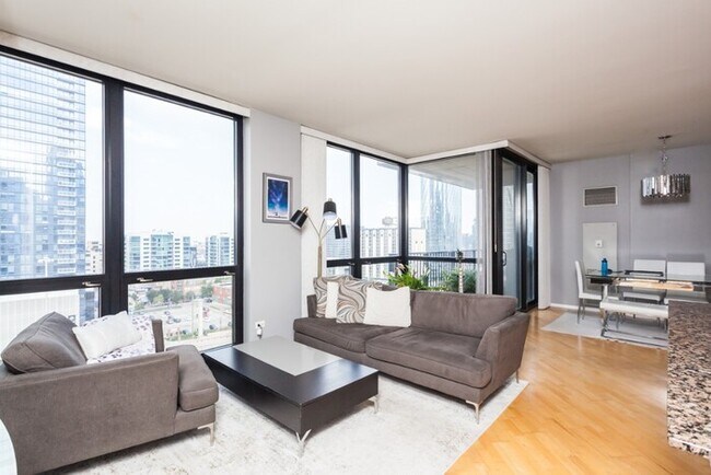 Foto del edificio - 210 N Des Plaines St