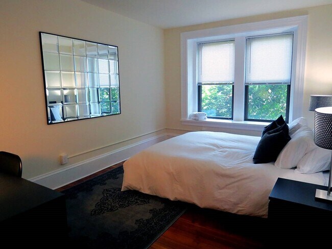 Building Photo - 1574 Beacon St