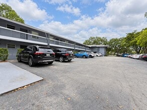 Building Photo - 8982 W Sample Rd