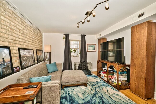 Foto del edificio - 4203 N Lawndale Ave