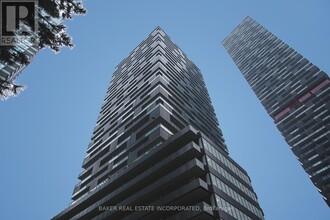 Building Photo - 15-3515 Roehampton Ave