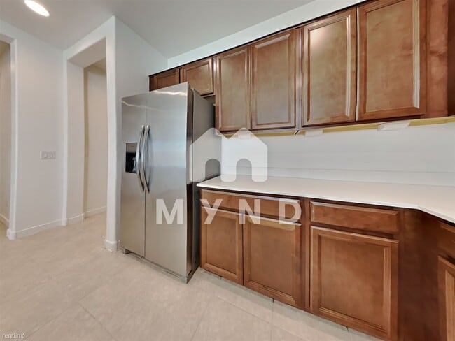 Building Photo - 5 br, 3 bath House - 1318 E Irwin Ave