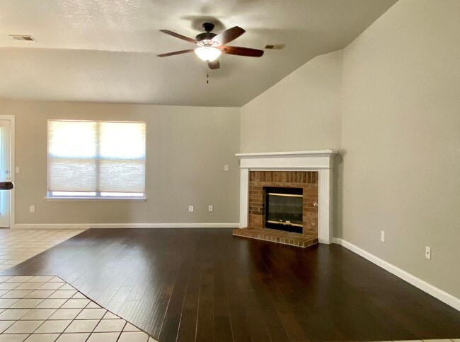 Foto del edificio - 4 Bed 2.5 Bath in NW OKC // Deer Creek Schools