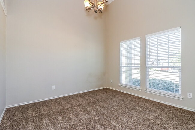 Foto del edificio - 5020 Cassidy Ln
