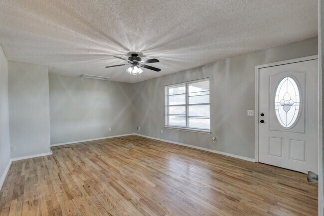 Foto del edificio - 15375 W Funston St
