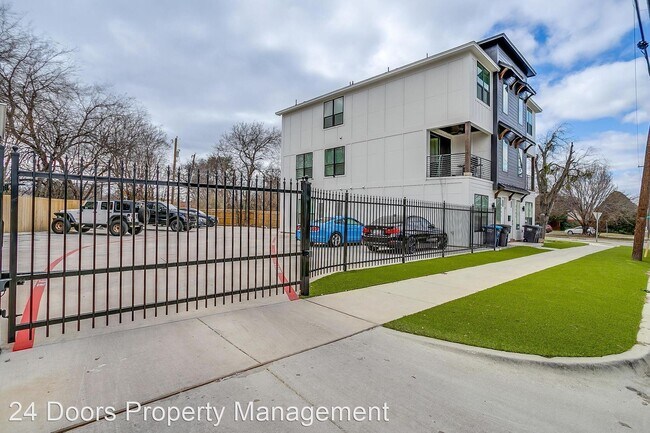 Foto del edificio - 5 br, 5.5 bath House - 2203 W Devitt St