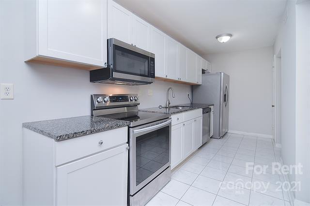 Building Photo - 805 High Meadow Ln