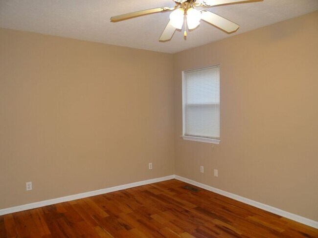 Foto del edificio - One bedroom unit in LaFayette Quad Plex