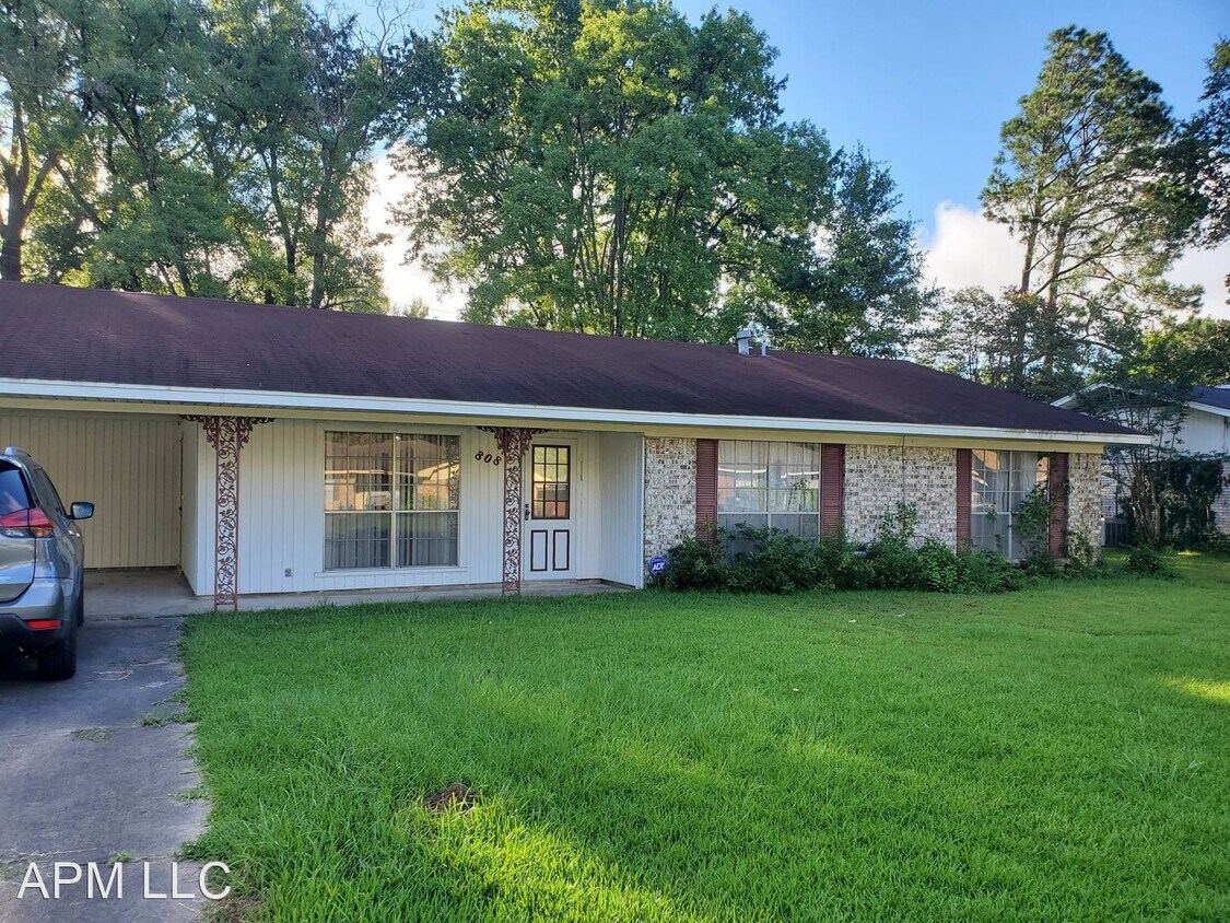 Primary Photo - 4 br, 2 bath House - 808 West Rimes St.