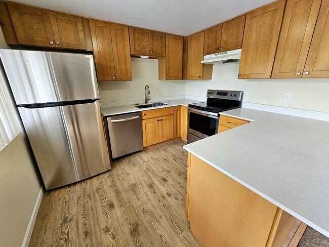 Building Photo - Lynhaven Apartments