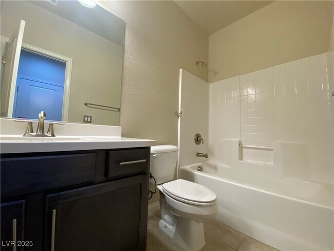 Foto del edificio - 9075 Tiffany Oaks Ave