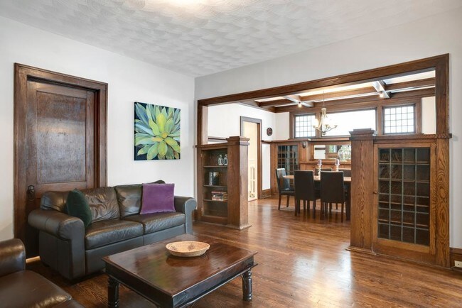 Building Photo - 1030 Irving Ave N