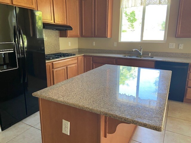 Foto del edificio - 2490 Rockbrook Ln