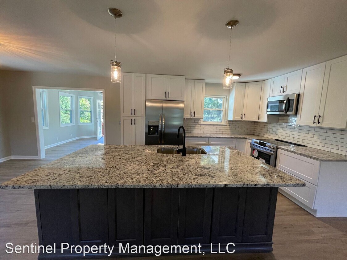 Foto principal - 3 br, 2 bath House - 204 Keith Road