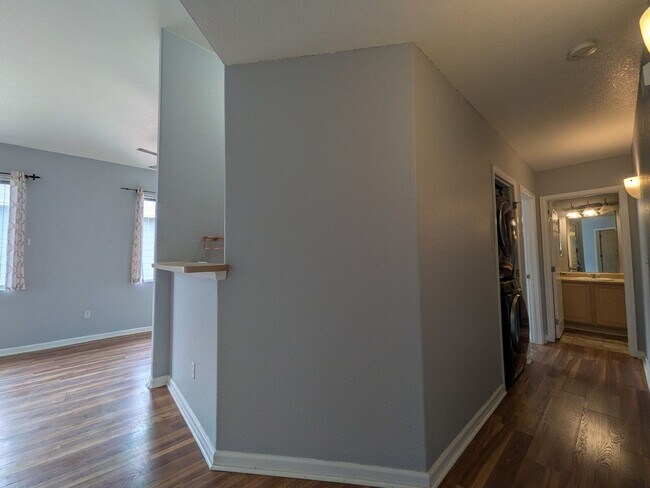 Foto del edificio - 1049 S Walden Way