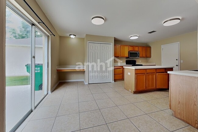Foto del edificio - 30500 Birdhouse Dr