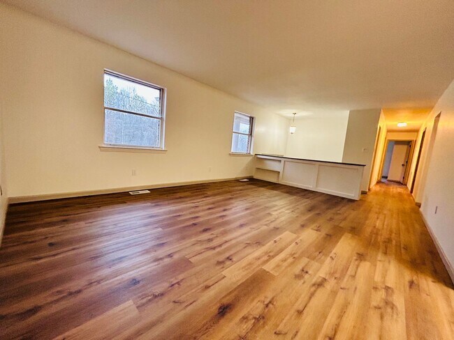 Building Photo - Beautiful Brick Ringgold Home