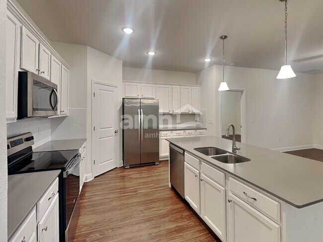 Foto del edificio - 1029 Lake Trudy Dr