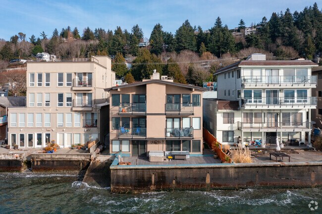 Building Photo - 4119 Beach Dr SW