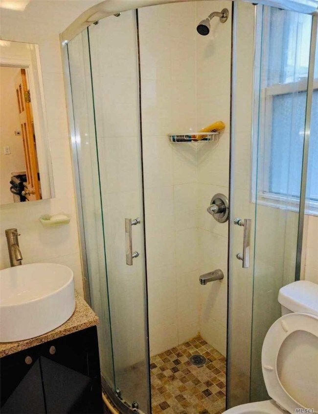 Foto del edificio - 46-36 162nd St