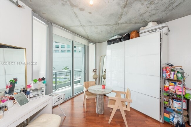 Foto del edificio - 690 SW 1st Ct