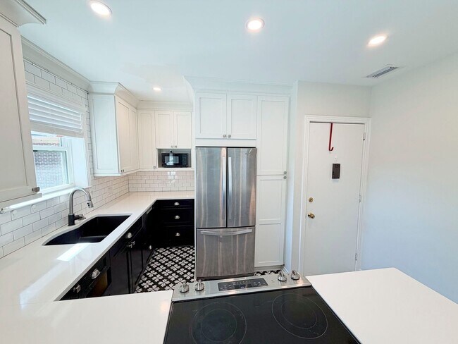 Foto del edificio - Charming 2 Bedroom, 1 Bathroom Updated Condo in the Heart of Avondale