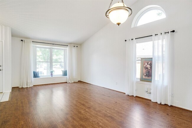 Foto del edificio - 1602 Stoneway Dr