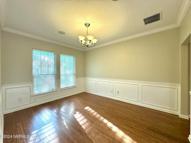 Building Photo - 900 Paradise Ln