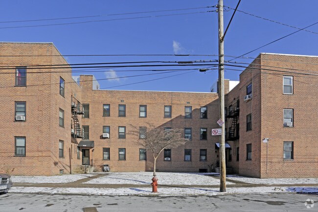 Building Photo - 63--19 Austin St