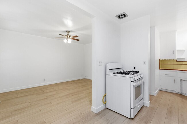 Interior Photo - 7249 Alabama Avenue