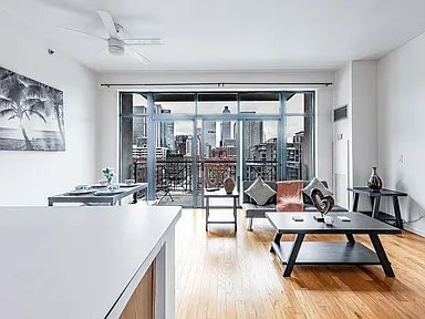 Foto del edificio - 340 W Superior St