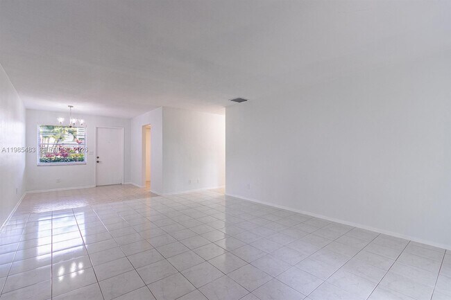 Foto del edificio - 700 Layne Blvd