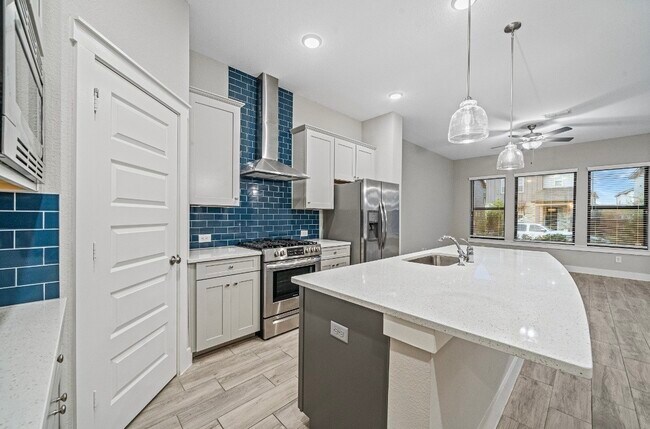 Foto del edificio - 18619 Admiration Dr