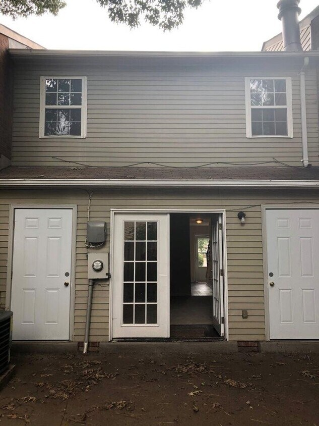 Foto principal - 12737 Woodside Ln