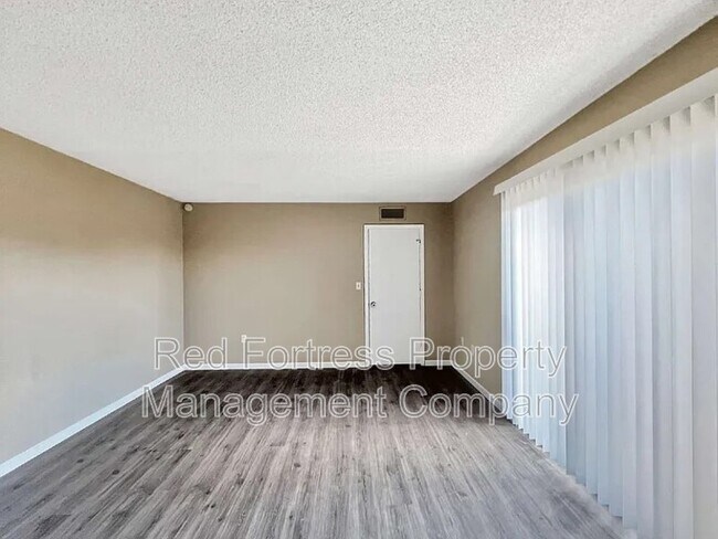 Foto del edificio - 5241 Cedarbend Dr