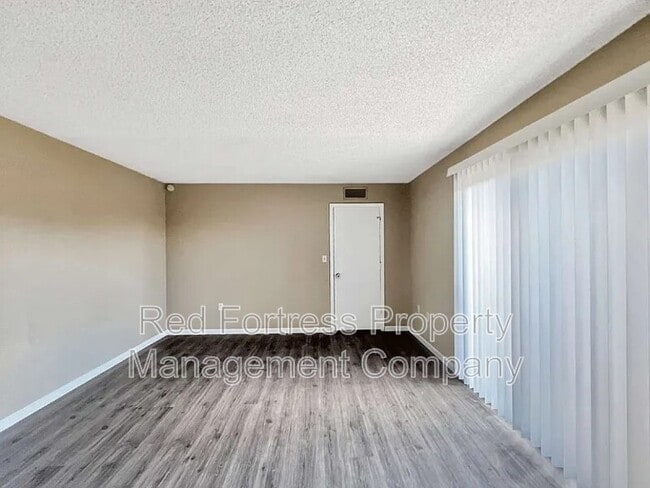 Building Photo - 5241 Cedarbend Dr