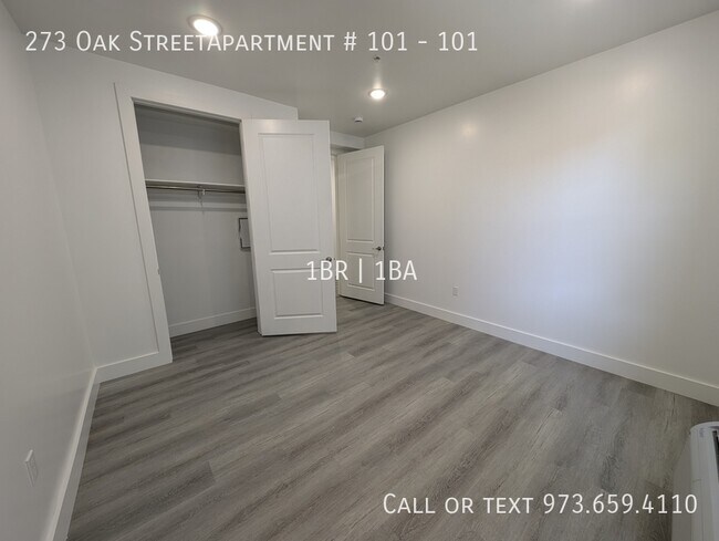 Building Photo - 273 Oak St
