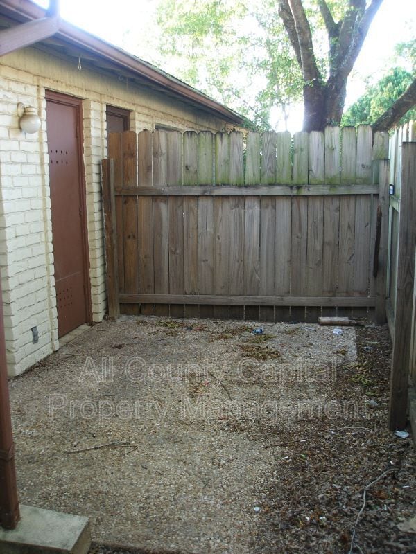 Foto del edificio - 6506 South First Street #102,