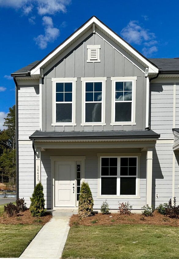 2BR/3BA End Unit Townhome in Pringle Towns - 2BR/3BA End Unit Townhome in Pringle Towns