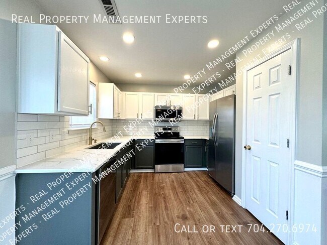 Building Photo - Stunning 5BR/2.5BR Home in Concord!